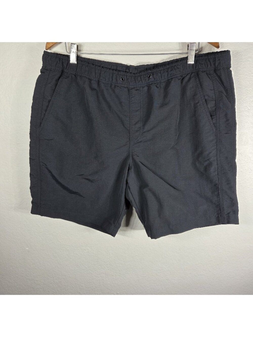 Uniqlo Shorts Mens XXL 39-42in Black Mesh Running Reflective Athletic